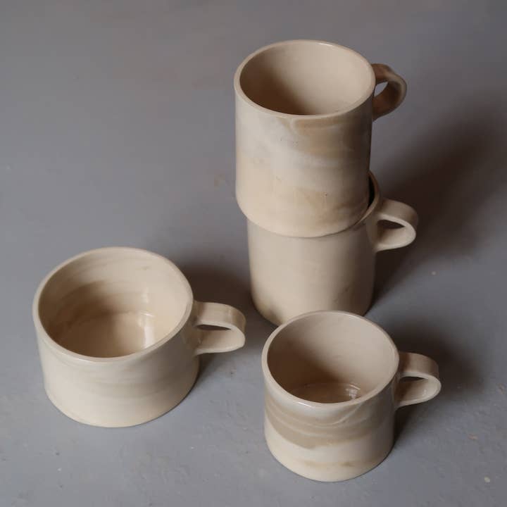 Taza baja jaspeada - beige para venta al por mayor de Marie Fekroun Ceramics