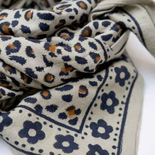 Love Explorers - Wholesale Head Scarf - Women's - Leopard scarf - My essential large khaki Leo