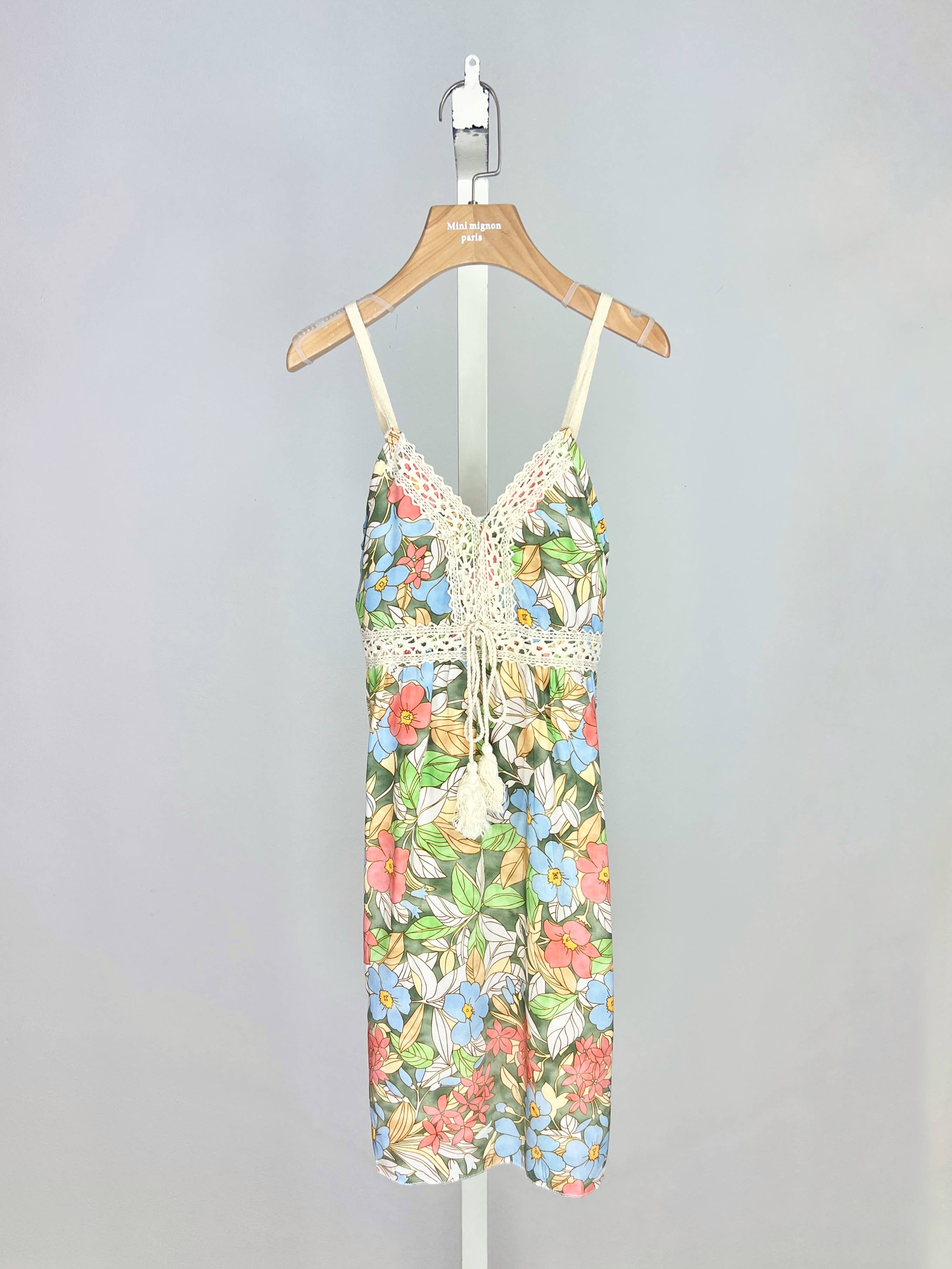 MINI MIGNON PARIS – wholesale Dress – Kids – Bohemian floral dress with lace and adjustable straps for girls4