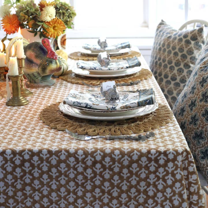 PACIFIC & ROSE TEXTILES - Wholesale Tablecloth - Tablecloth Charlotte Caramel