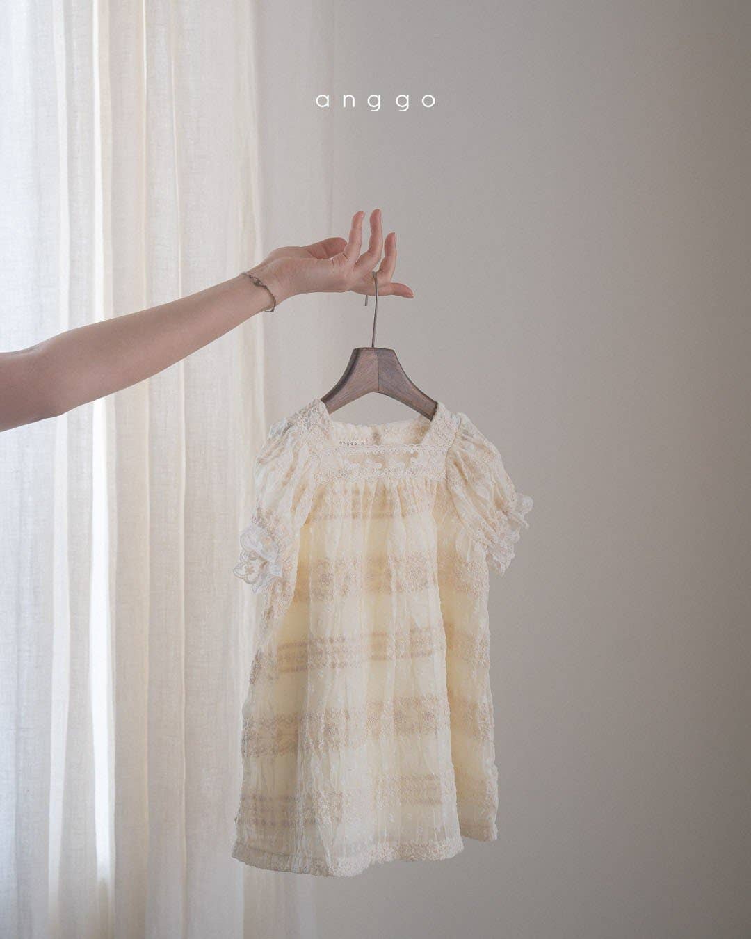 Cozy Kidz – wholesale Klänning – Barn – Ljus bomullsklänning för barn med puffärmar6