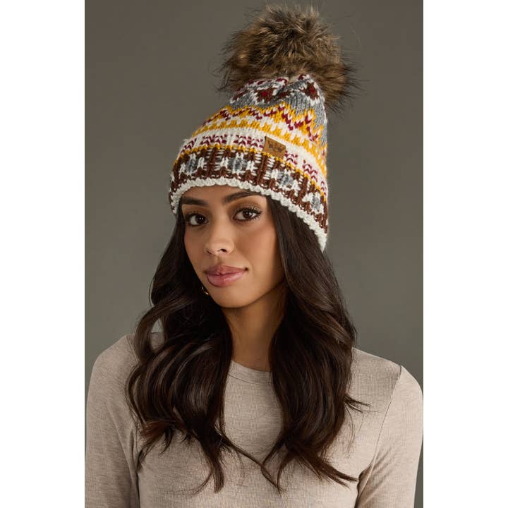 Panache Apparel Co. - Vente Bonnet – femme - Bonnet à pompon blanc, rouge et or à motifs2