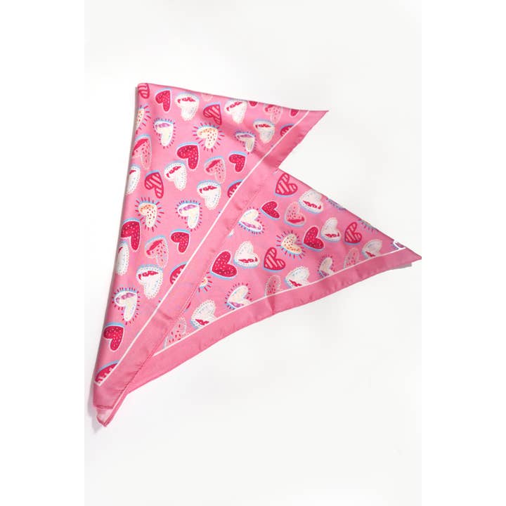 Rosa SCIARPA A BANDANA EFFETTO SETA CON MOTIVO A PIÙ CUORI PER SAN VALENTINO | 40SC630 in vendita all'ingrosso su Faire