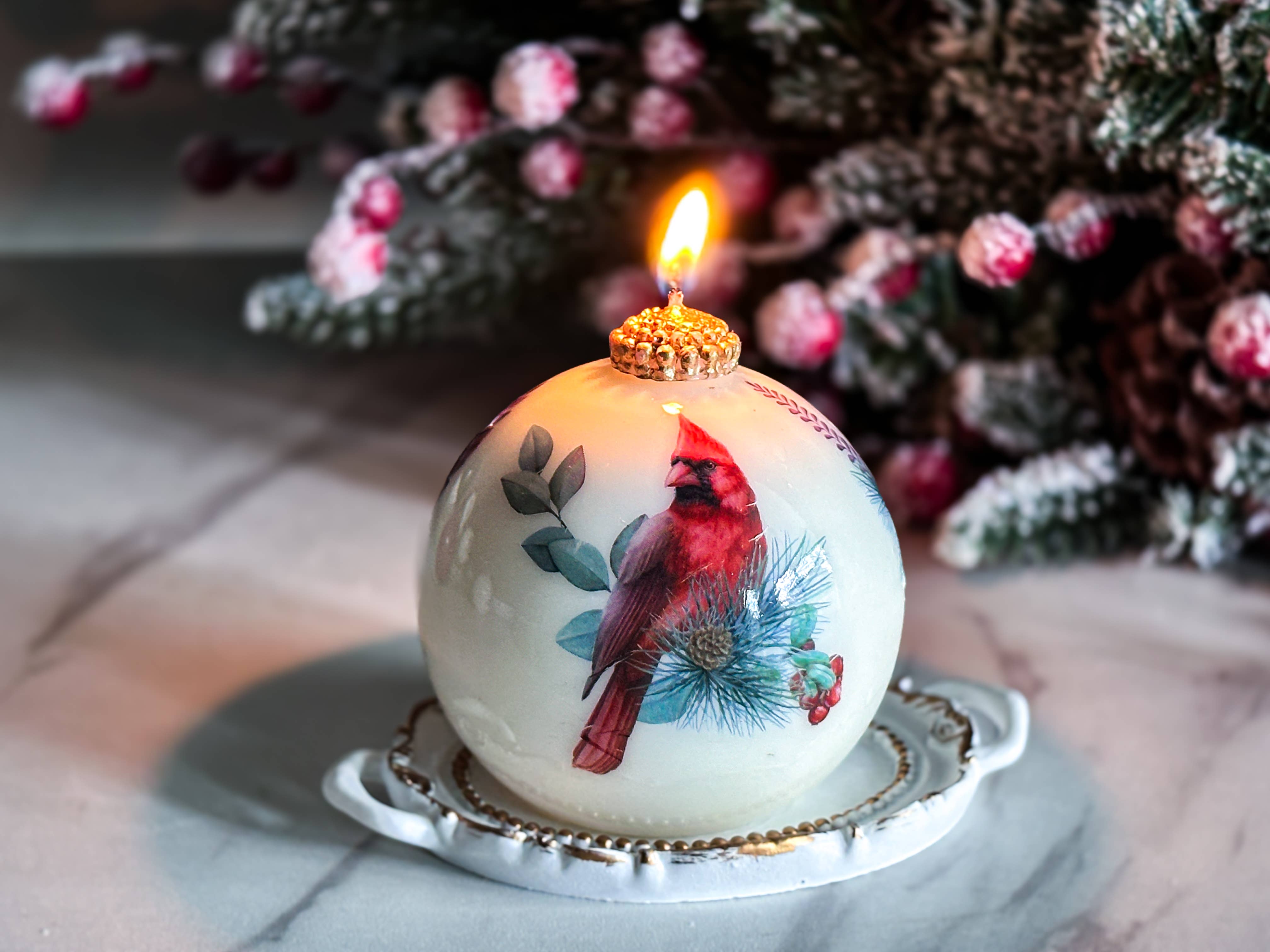 VR.candle - Wholesale Novelty Candle - Candle with Cardinal | Vintage Style Christmas Candles