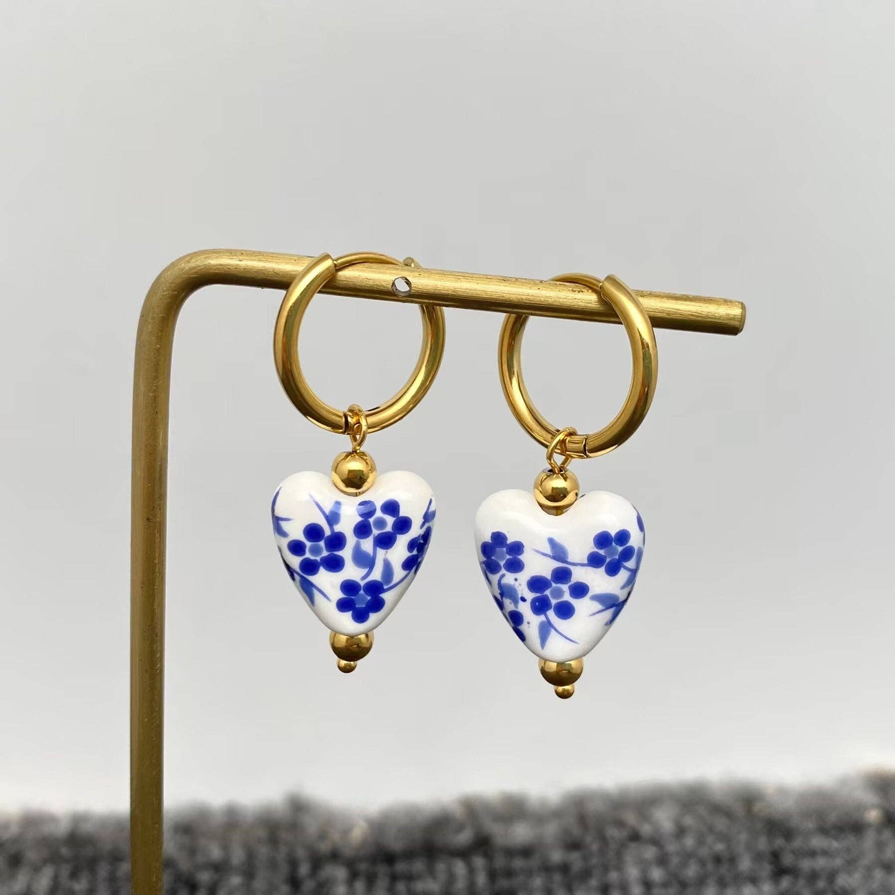 Mio Queena – wholesale Huggie earrings – Blue and White Porcelain 18K Golden SS Huugie Earrings - FGS0