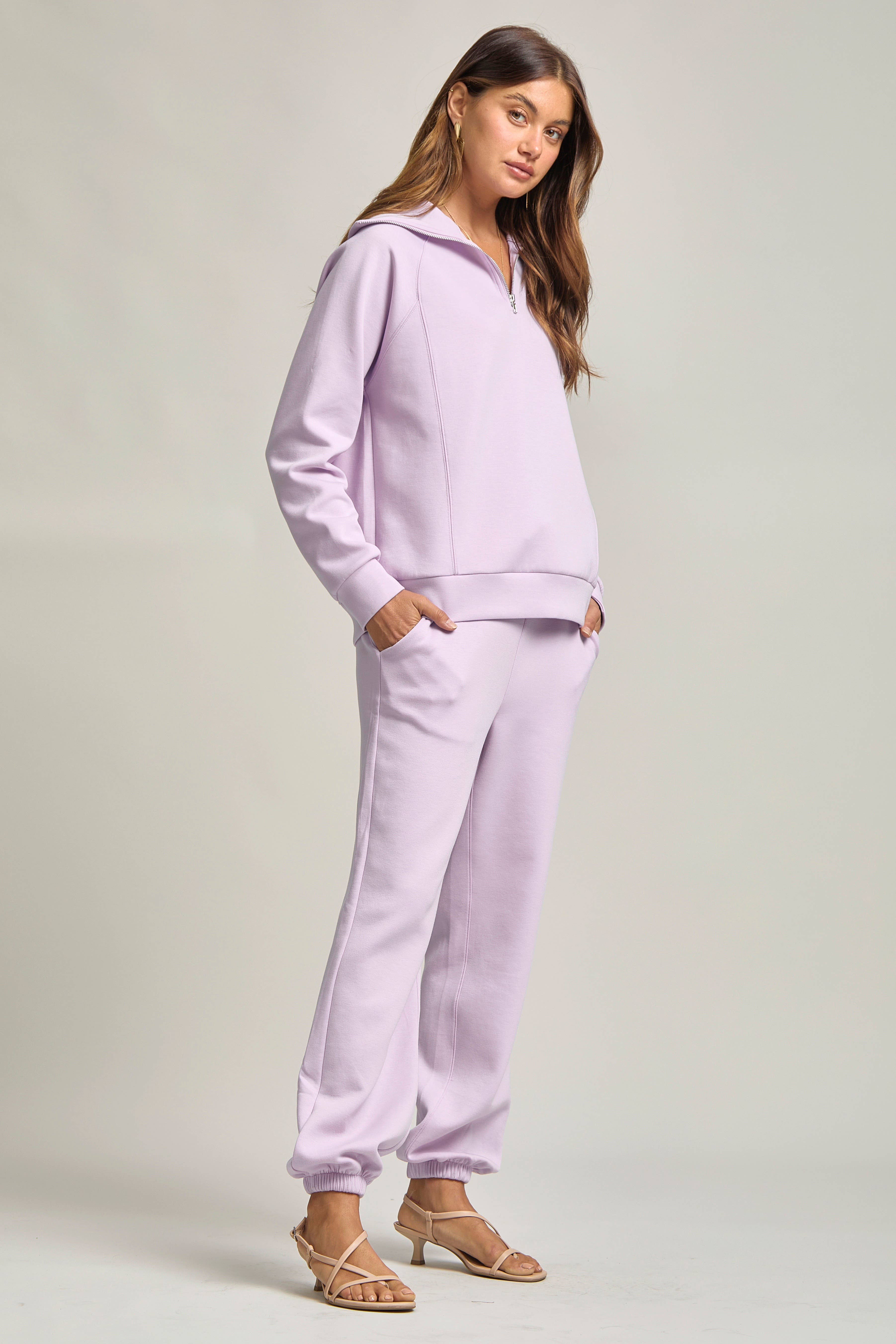 Dear Scarlett – Großhandel Loungewear-Set – Damen – Reiseset aus Modal-Pullover mit viertelförmigem Reißverschluss und Jogginghose28