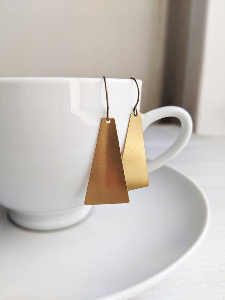 Pendientes de trapecio de latón en bruto - latón dorado - geométricos para venta al por mayor de The Magpie's Daughter