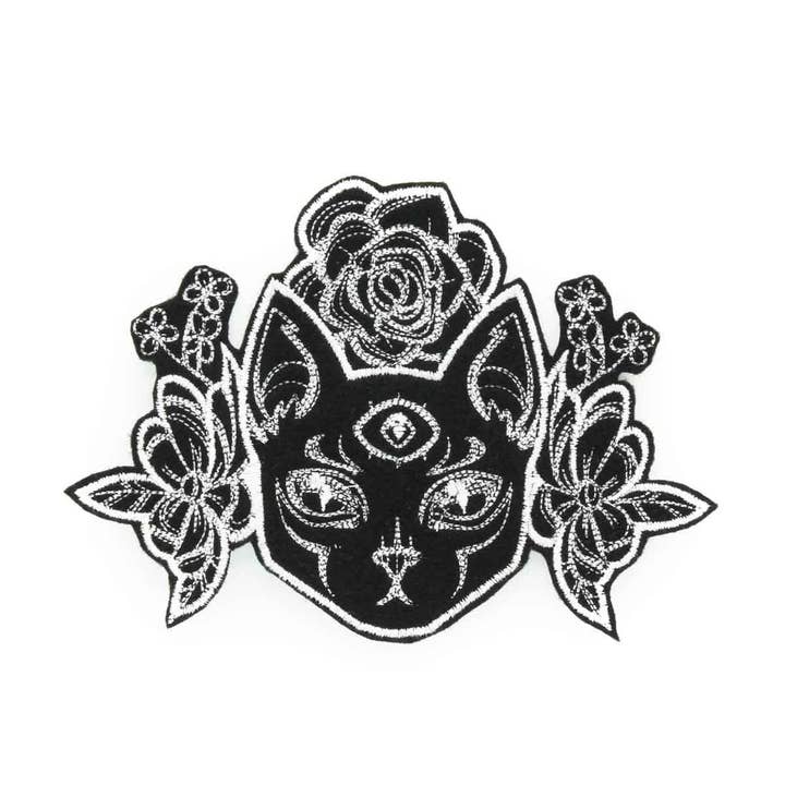 Mystique treögd katt och rosor — strykpåbroderat tygmärke för wholesale av Project Pinup