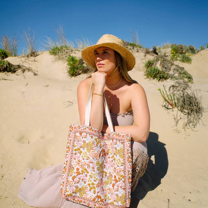 Sac coquelicot pour la vente par Sunni Scenes