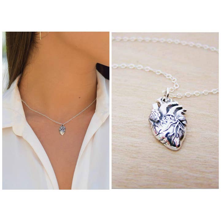 Collier anatomique en argent en forme de cœur - Avec fermoir mousqueton pour la vente par CY Design Studio