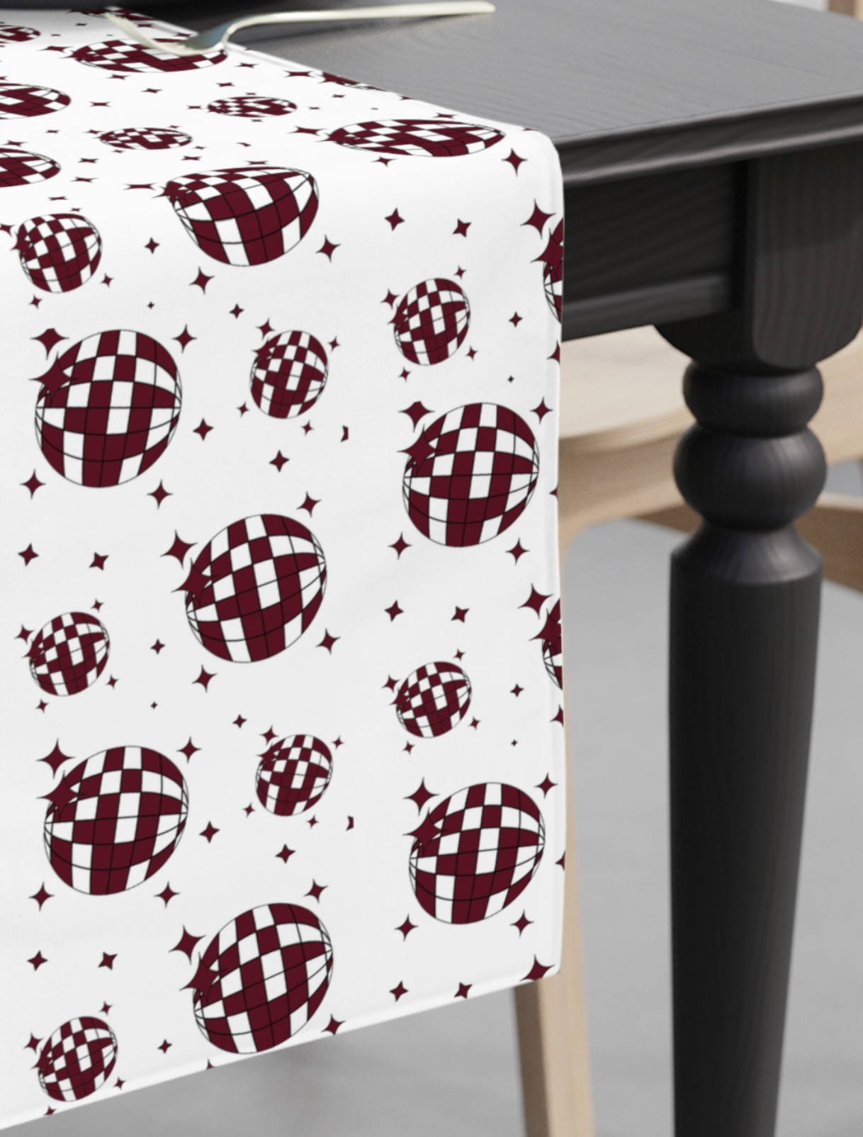 Hey Y'all Party – wholesale Disposable table cover/runner – Disco Ball Maroon and White Paper Table Runner 0