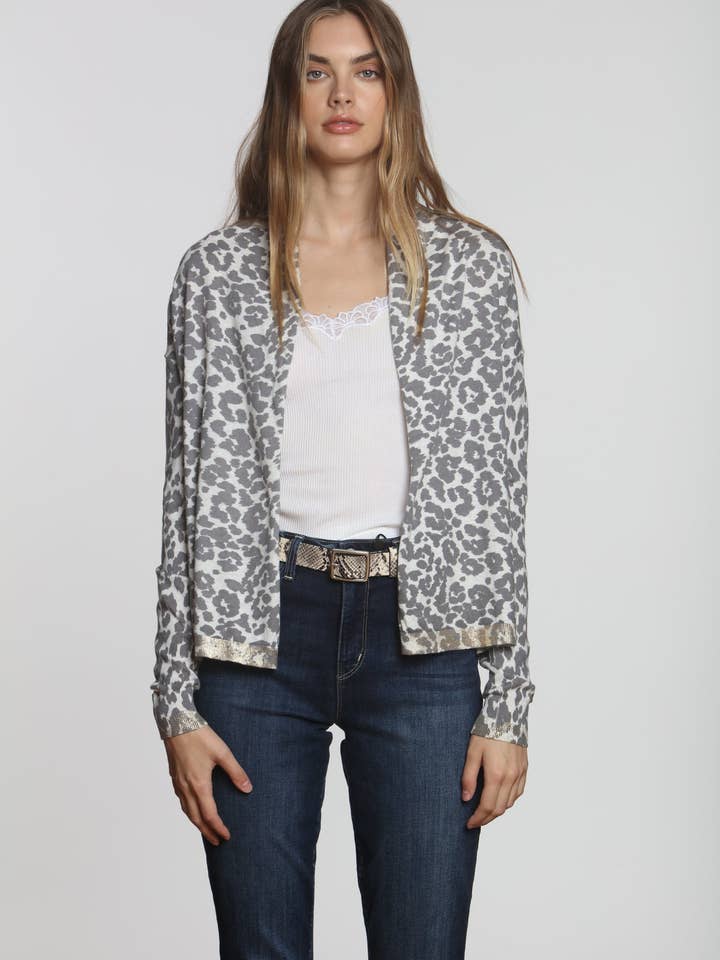 Cardigan stampato Goldie - Snow Cheetah per la vendita all'ingrosso da parte di Label + Thread