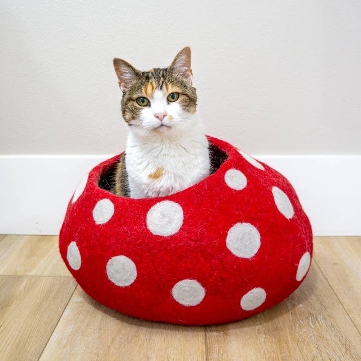 Friendsheep - Wholesale Pet Cave - Cat/Dog - Red Mushroom Eco Kitty Cave - Cat Cave