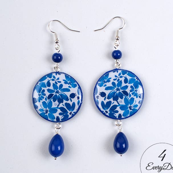 Wood and resin earrings: blue flowers on a white background for wholesale by 4everyday Handmade