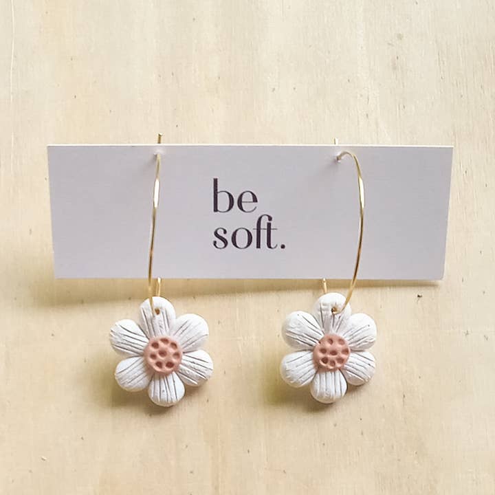 Små hvide blomsterbøjler for engroshandel hos be soft.