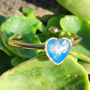 Lille Blå Hjerte Ring 💙Unik 18 karat forgyldt 5mm for engroshandel hos Maroussia Bijou