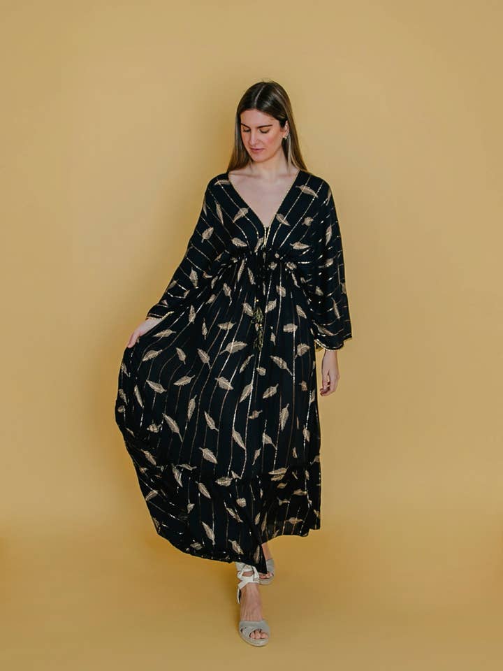 Lula Natura - Wholesale Dress - Women's - VESTIDO LARGO YANIS ESTAMPADO EN NEGRO Y DORADO