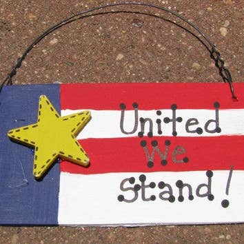 Signe patriotique 10977UWS - Panneau en bois United We Stand pour la vente par Nannie and B's Crafts