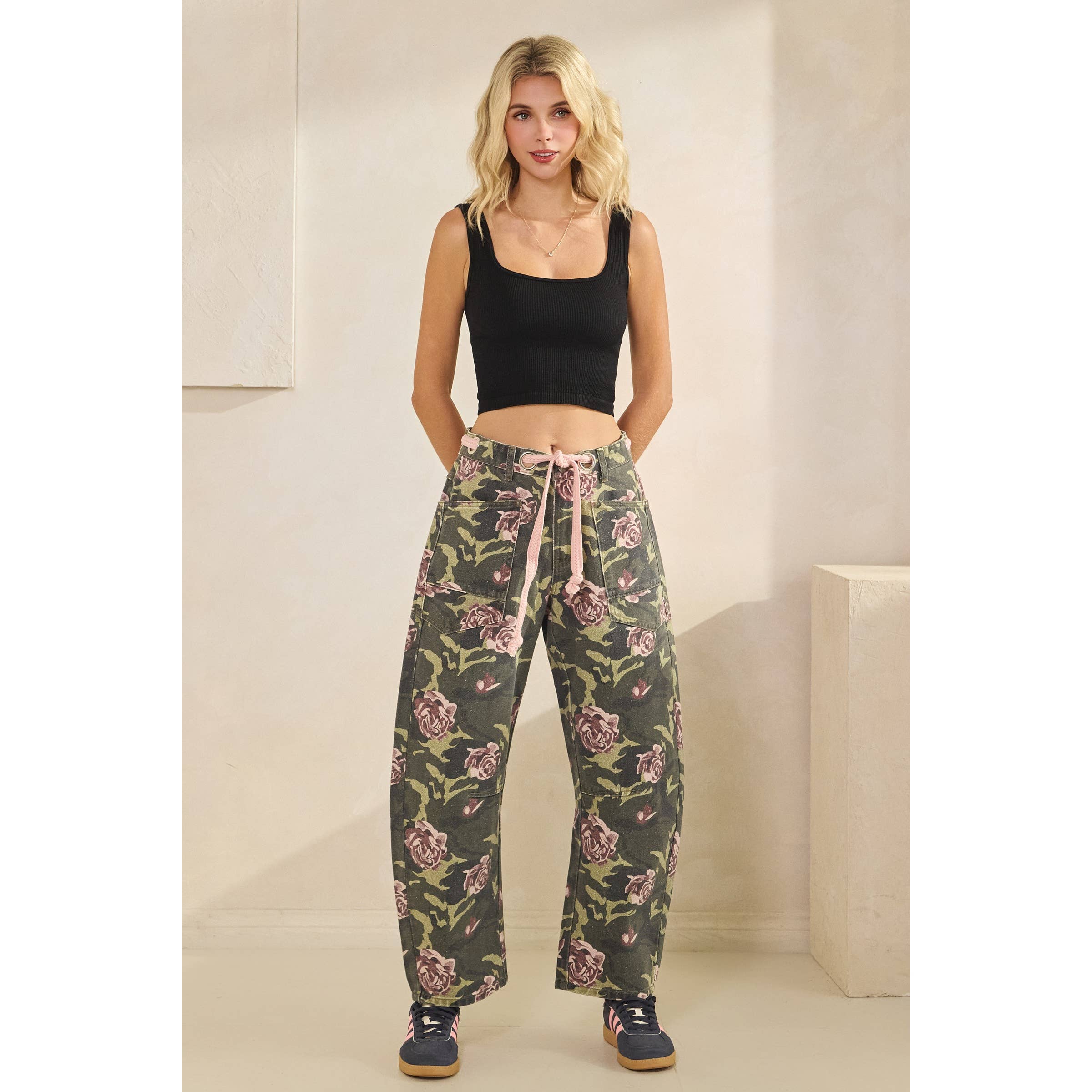 Veveret - Wholesale Pants - Women's - Printed Horseshoe Jeans with Belt Detail32