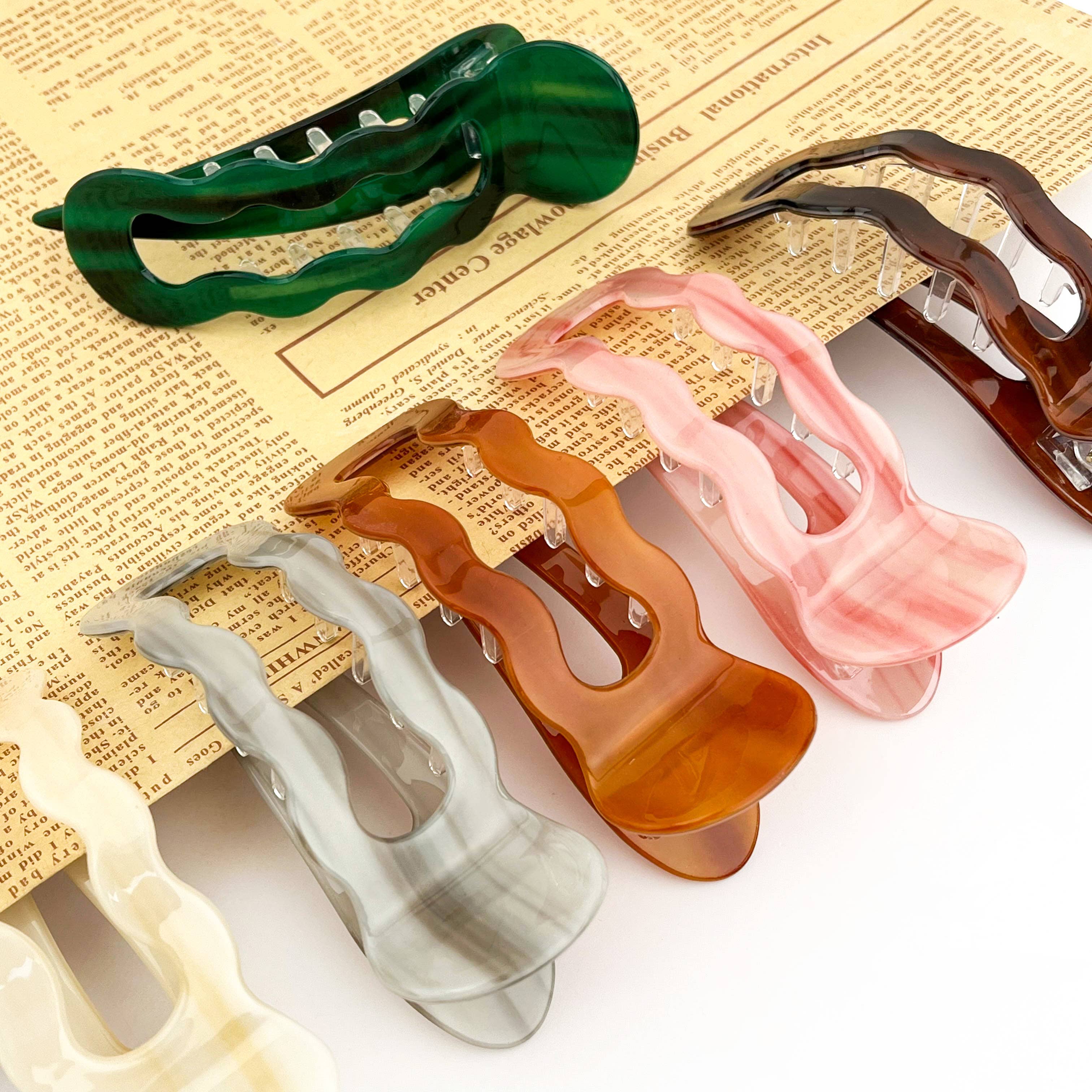 SoapElenGlen – Engroshandel Hårspænde - Dame – Bølget minimalistisk alligator hårspænde, U-formet sidelukker6