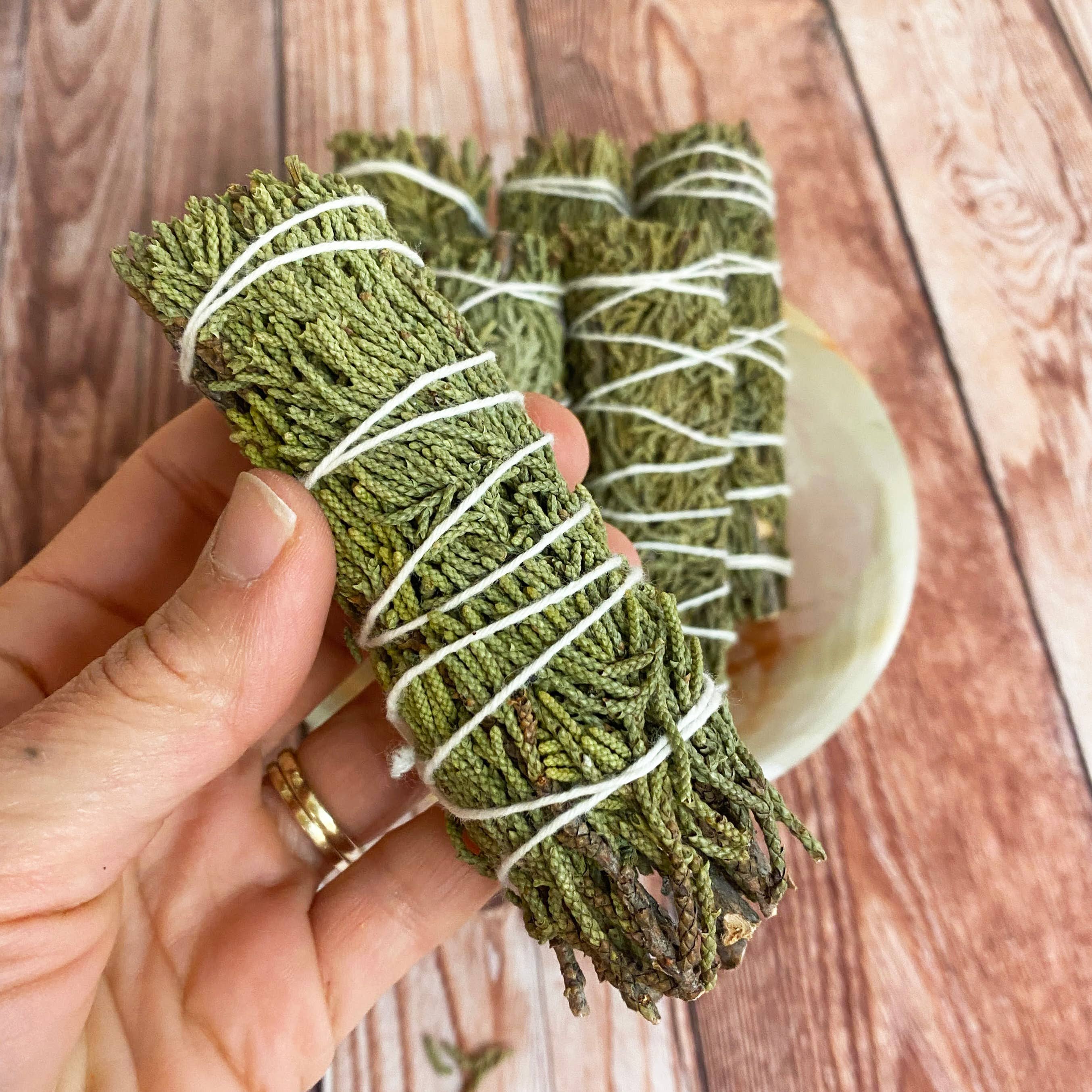 Oakwind Hollow - Wholesale Smudge Stick - Juniper Smudge Stick3