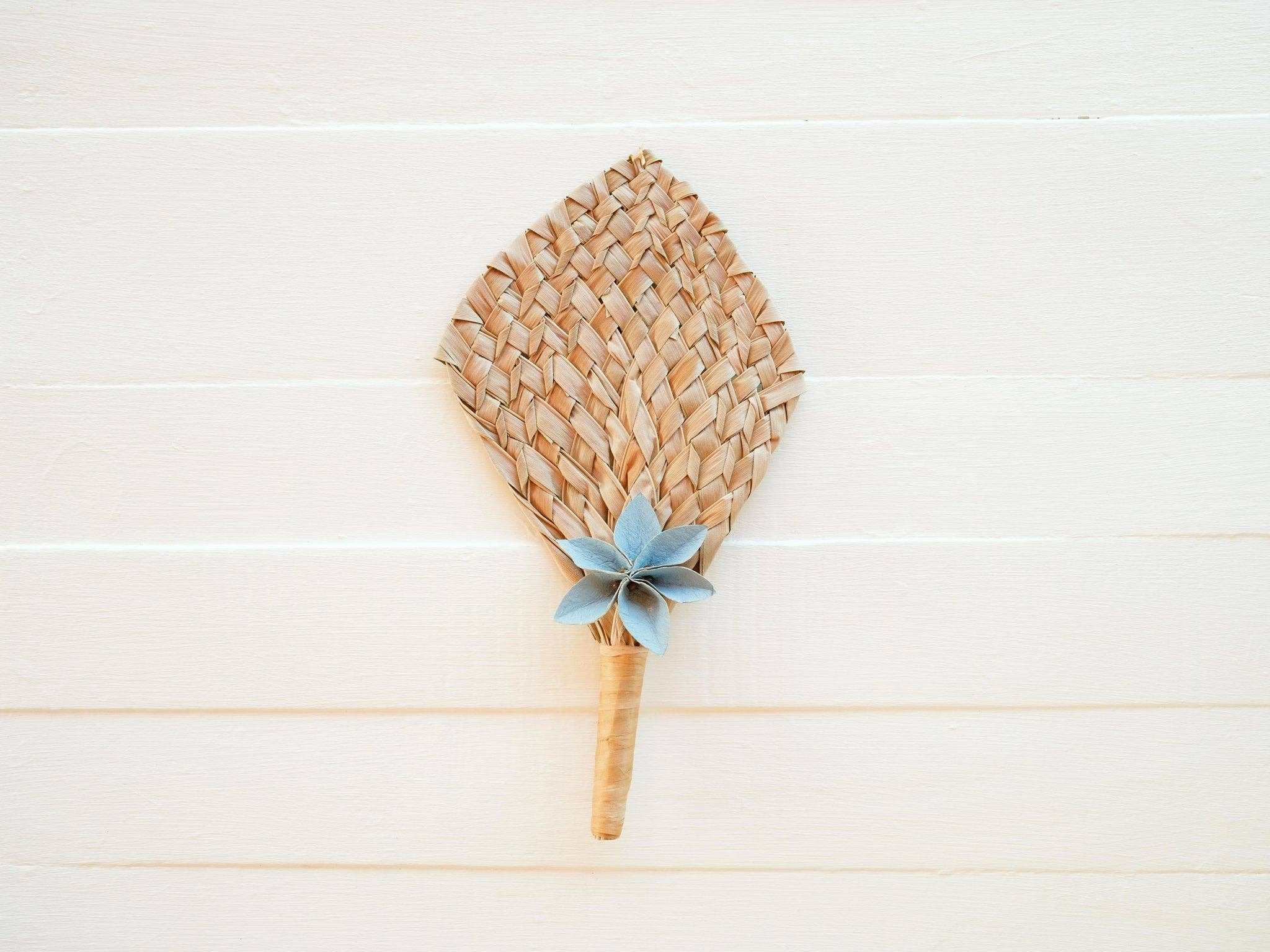 Rise Beyond the Reef - Wholesale Wall Accent - Niu Fan with Masi Flower0