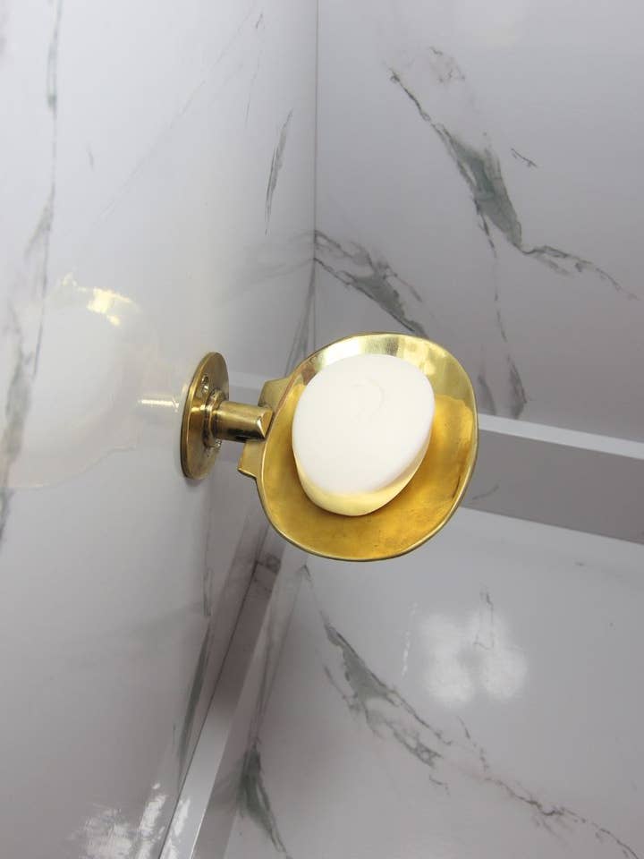 Porte-savon mural en laiton fait main avec design de luxe pour la vente par bazarifinagh