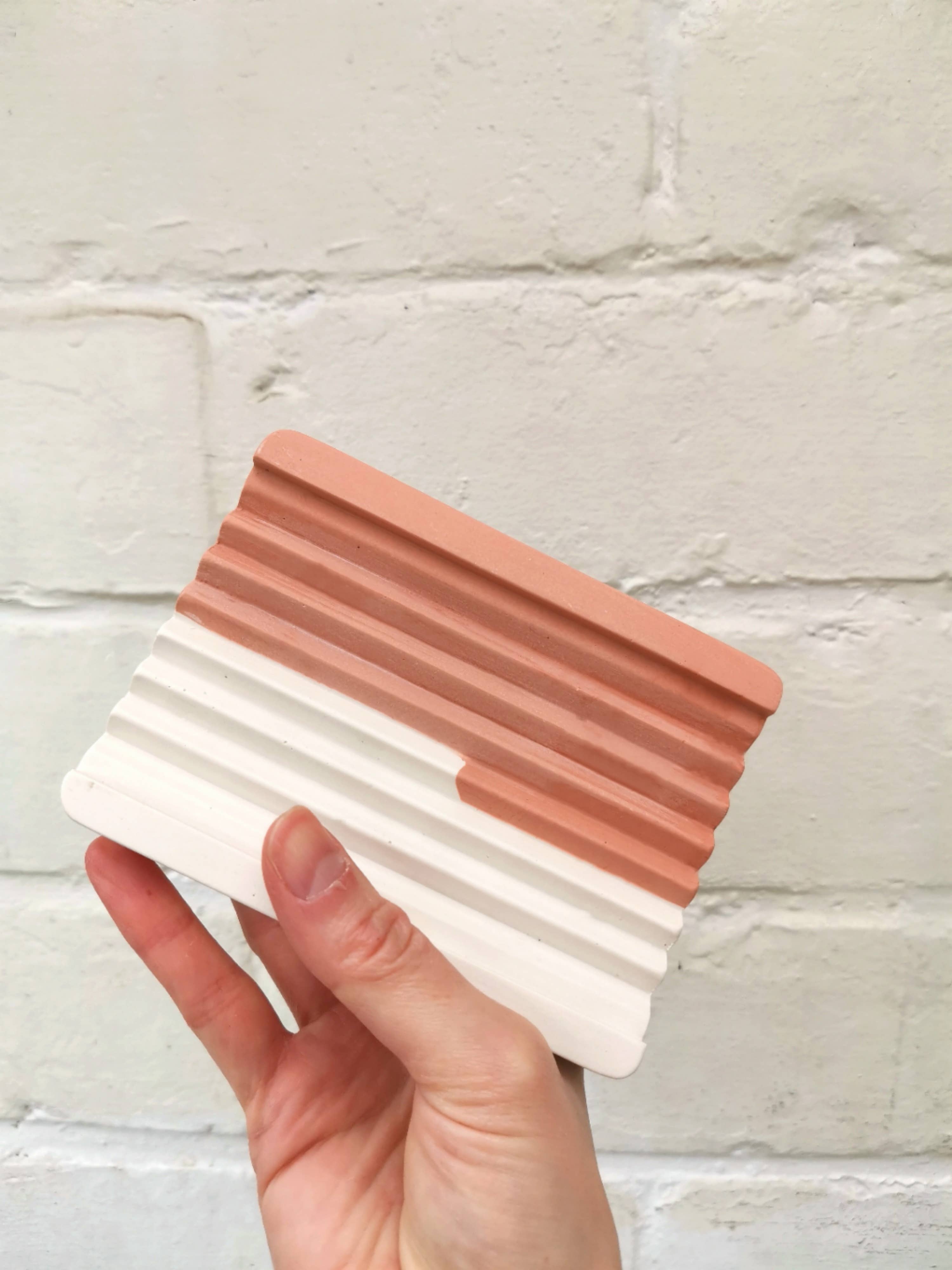 Vinci dEco – Engroshandel Sæbeskål til bad – Sæbeholder i akryl og gips i nude farver3