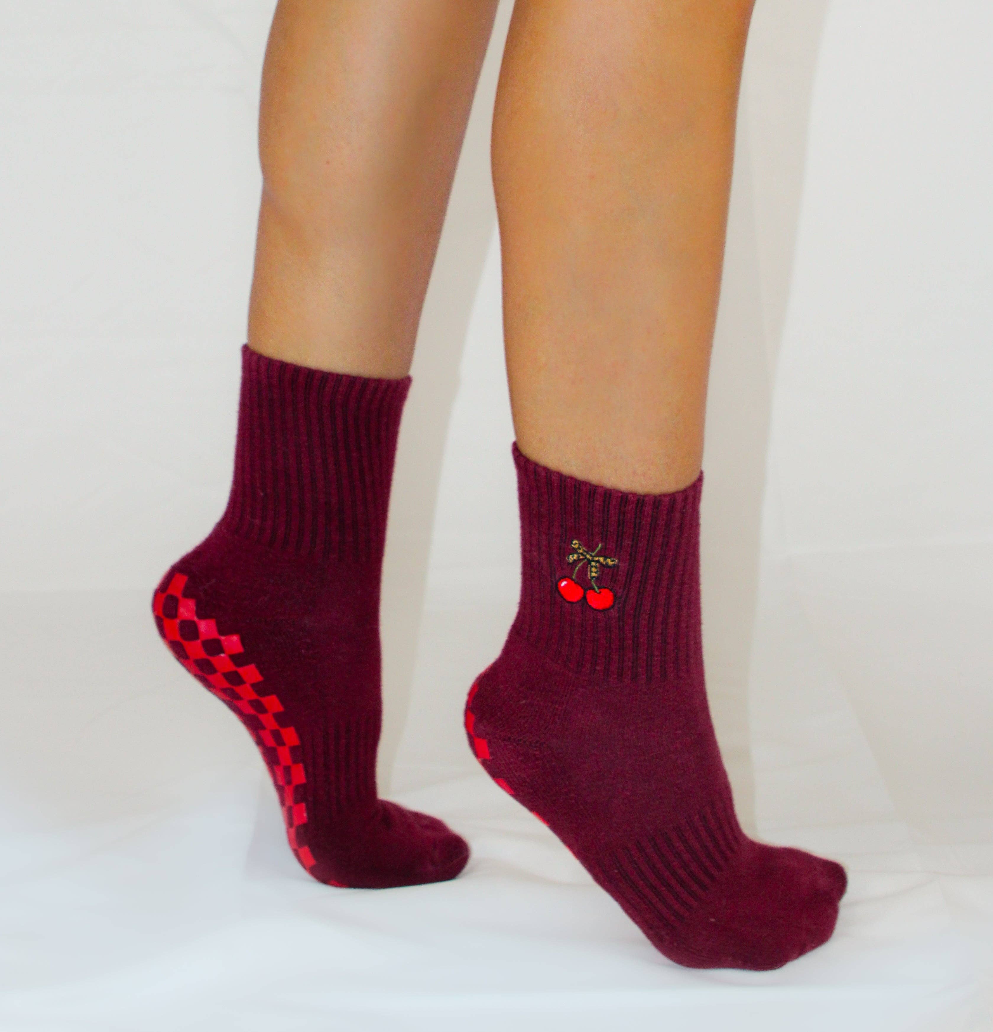 Revel Athletic - Wholesale Sokken - Dames - De Zeer Kersenrode Grip Sok1