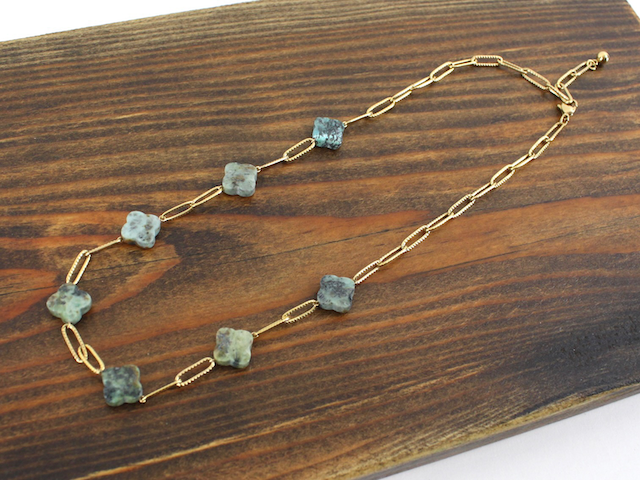 Pretty Persuasions - Vendita all'ingrosso Collane a catena e maglie - N24057 Collana a catena in acciaio inossidabile con trifoglio2