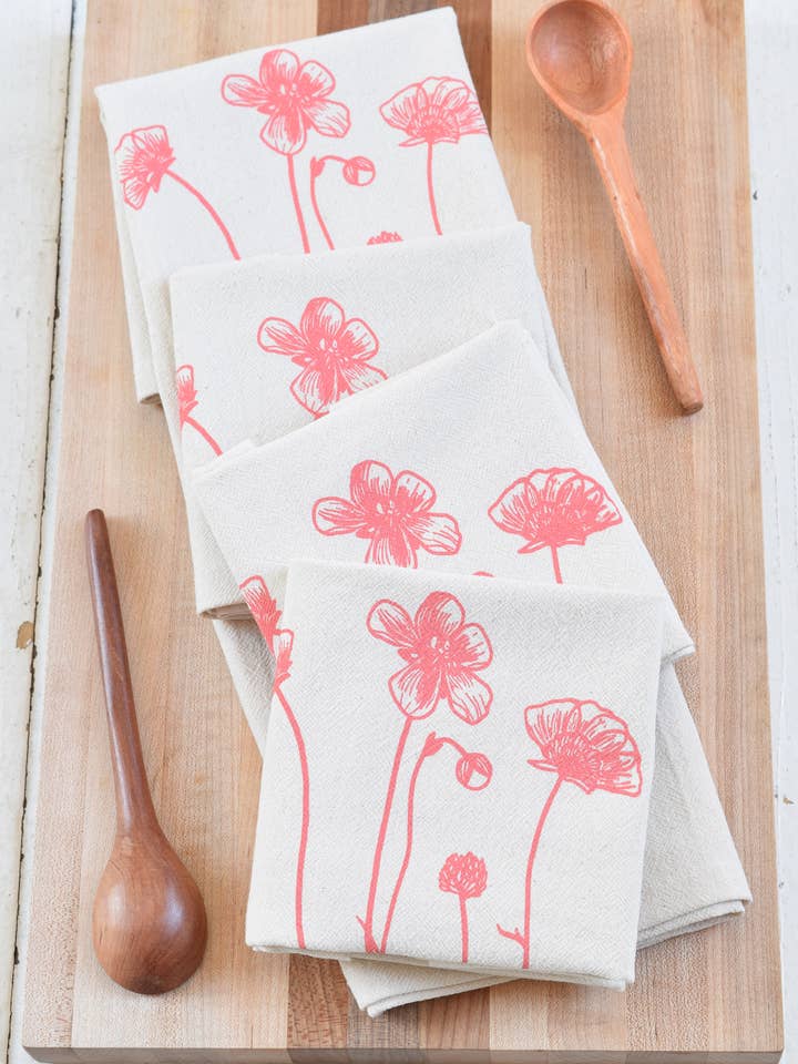 Serviettes en coton biologique - Motif floral délicat en rose corail pour la vente par Hearth and Harrow
