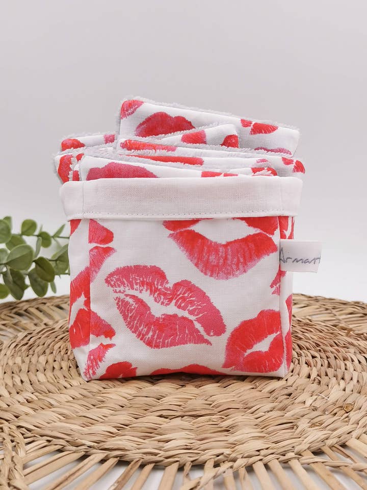 Pack of 10 Washable Wipes Soft Kisses for wholesale by ARMANTINE