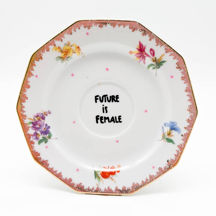 Assiette murale petite — L'avenir est féminin pour la vente par ohRuby