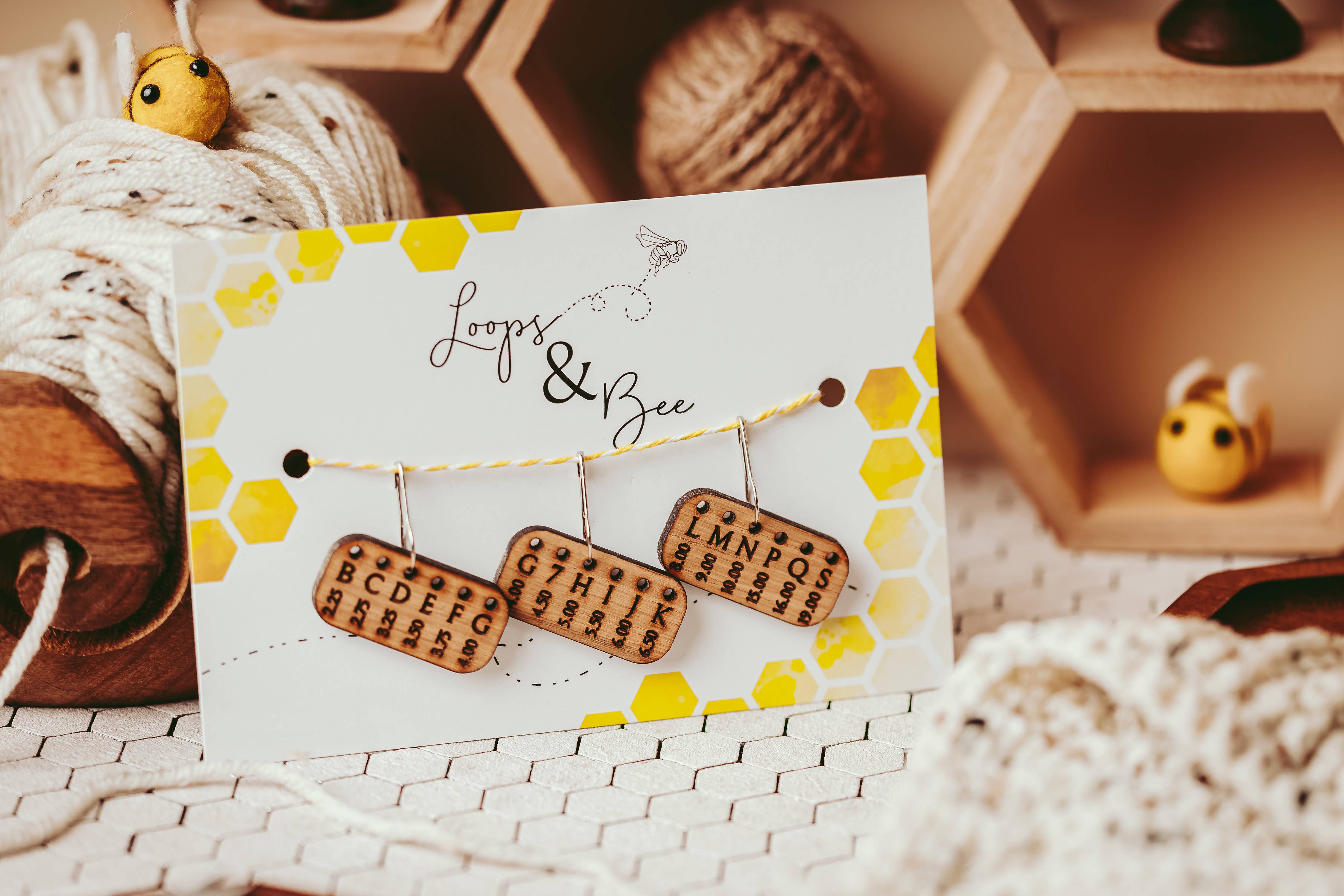 Loops & Bee - Wholesale Knitting/Crochet Supplies - Crochet Hook Minder Set, Hook Size Reminder Stitch Markers1