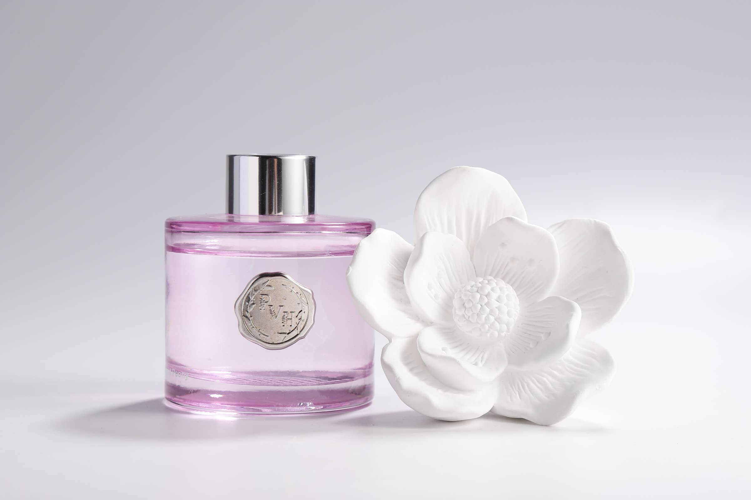 Pretty Valley Home – wholesale Doftpinnar – Magnolia Flower Diffuser Presentset - Fleur de Lys1