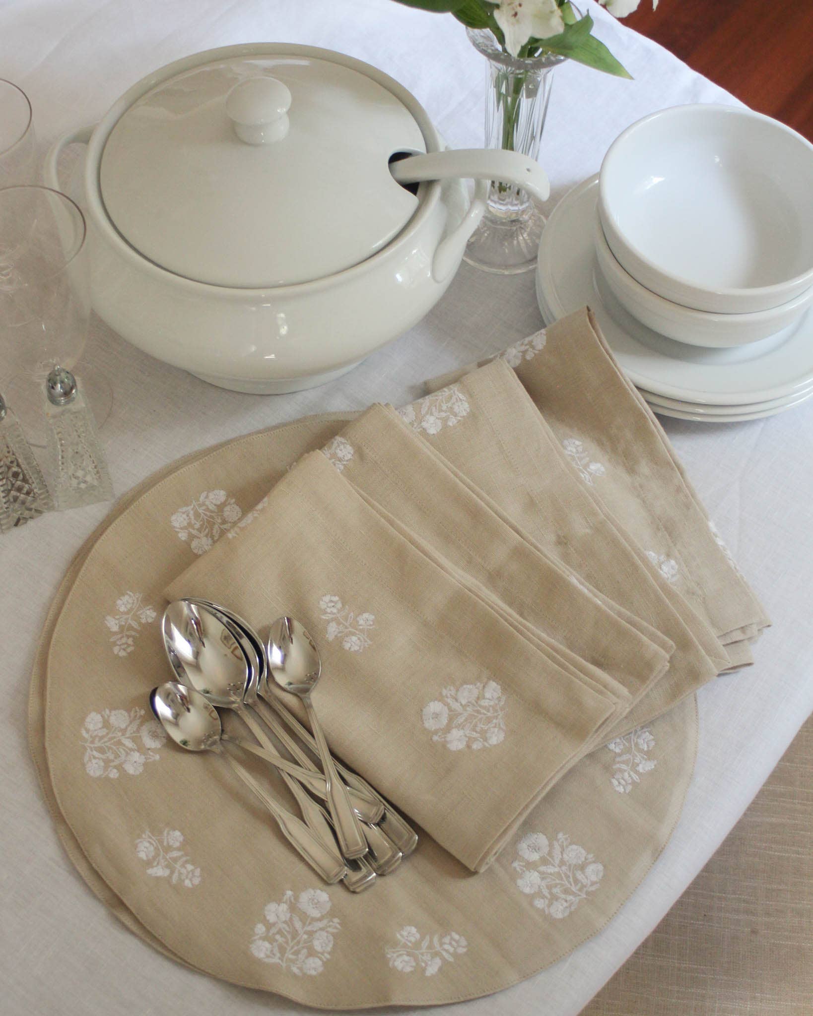 Natural White Embroidered Dinner Napkins in Linen Cotton, Set of Four for wholesale on Faire7