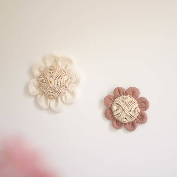 Large Nasturtium Flower Ecru for wholesale by ateliersolelh