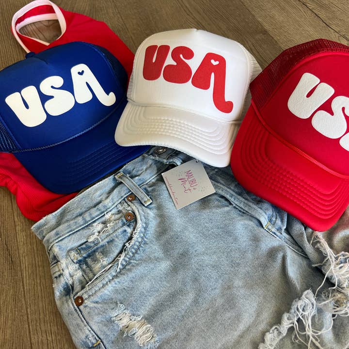 Casquette Trucker du 4 juillet aux États-Unis pour la vente par Malibu and Mint