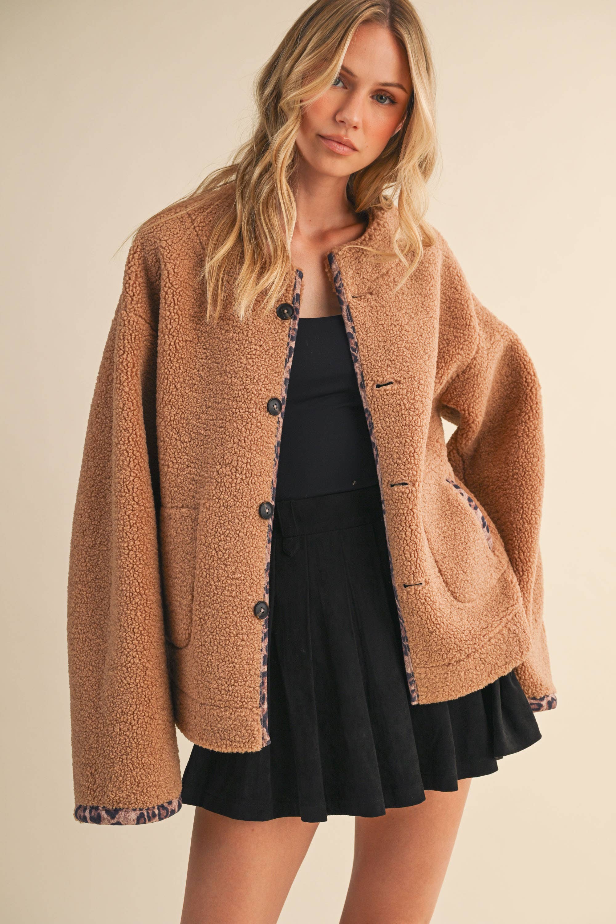 IJ1639 LEOPARD REVERSIBLE TEDDY LEOPARD QUILTED JACKET for wholesale on Faire18