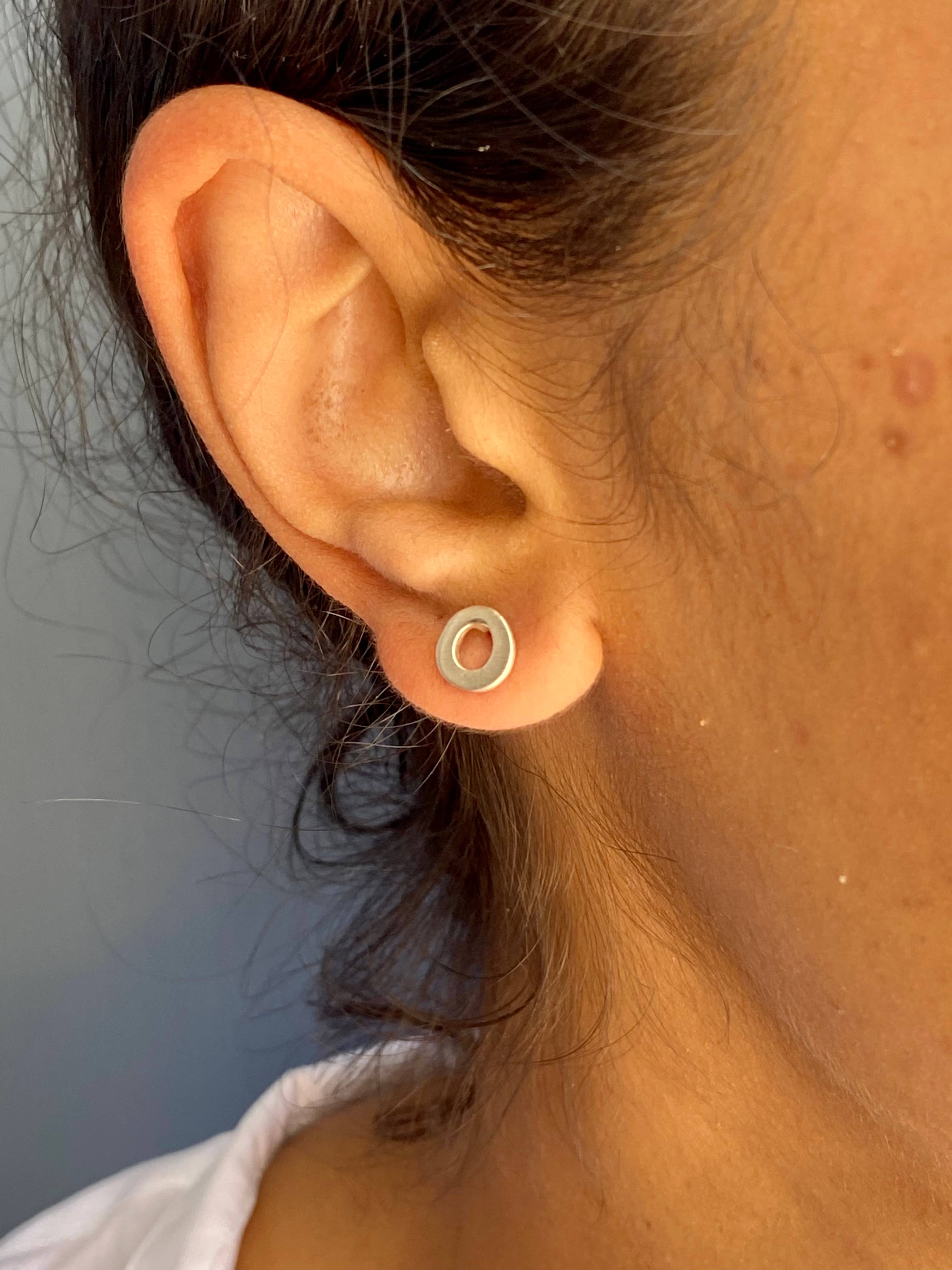 Philippa Roberts - Wholesale Stud/Post Earrings - Small X's and O's Studs Earrings in Silver or Vermeil2