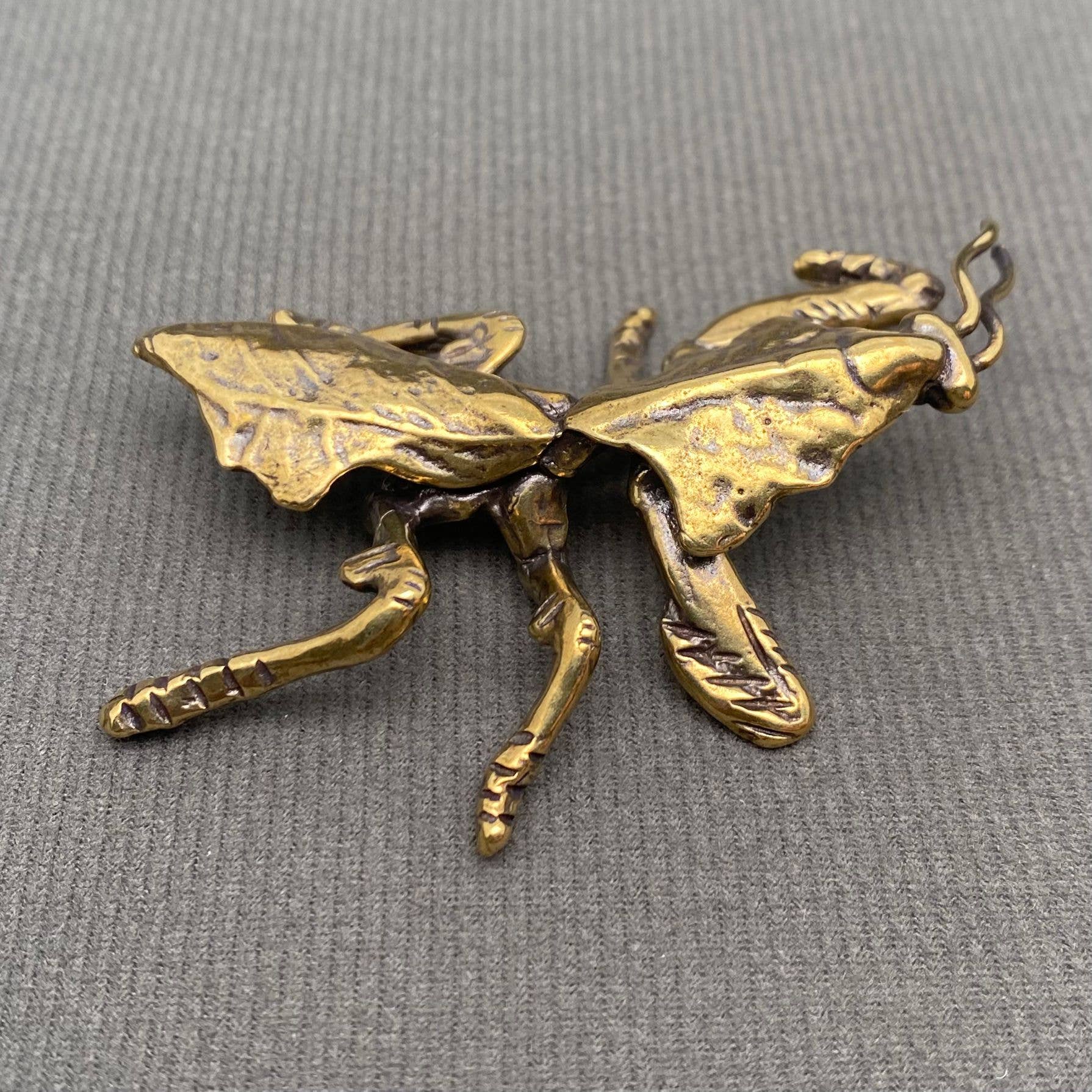 Mio Queena – Großhandel Dekofigur – Messing Mantis König Handwerks Desktop Ornamente Dekoration2