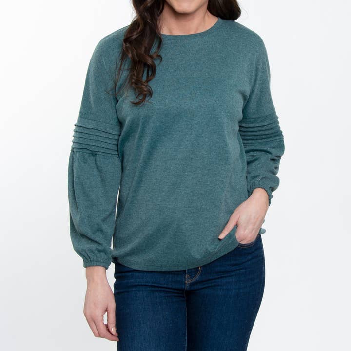 Howard's - Wholesale Knitted jumper – Women′s - Carson Pleated Bishop Long Sleeve Crew Neck Sweater4