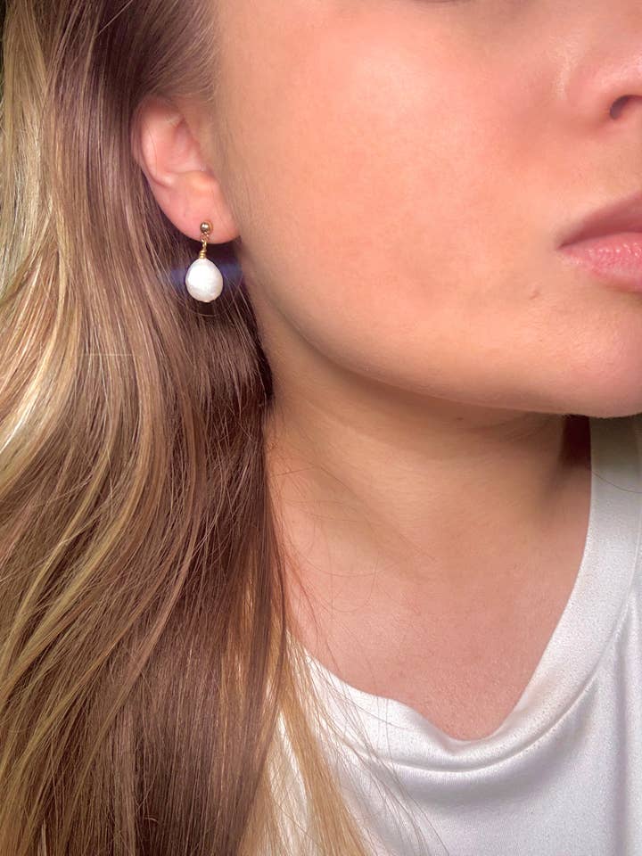 Coin Pearl Dingle øreringe for engroshandel hos Lynnmade