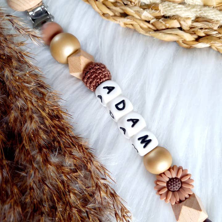 Happy by Lies - Wholesale Pacifier Clip - Baby - Speenkoord met naam - Daisy bruin, metallic goud, peach brons2