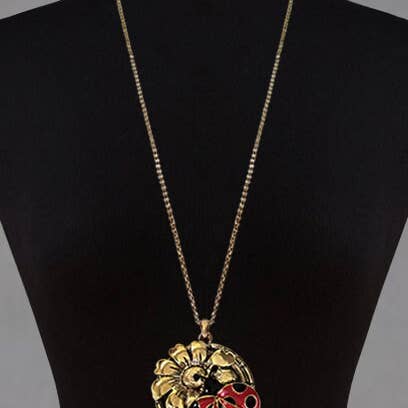 TheTizana – wholesale Hänge-/berlockhalsband – Nyckelpiga med blomma 6 gånger förstoringsglas förstoringsglas2