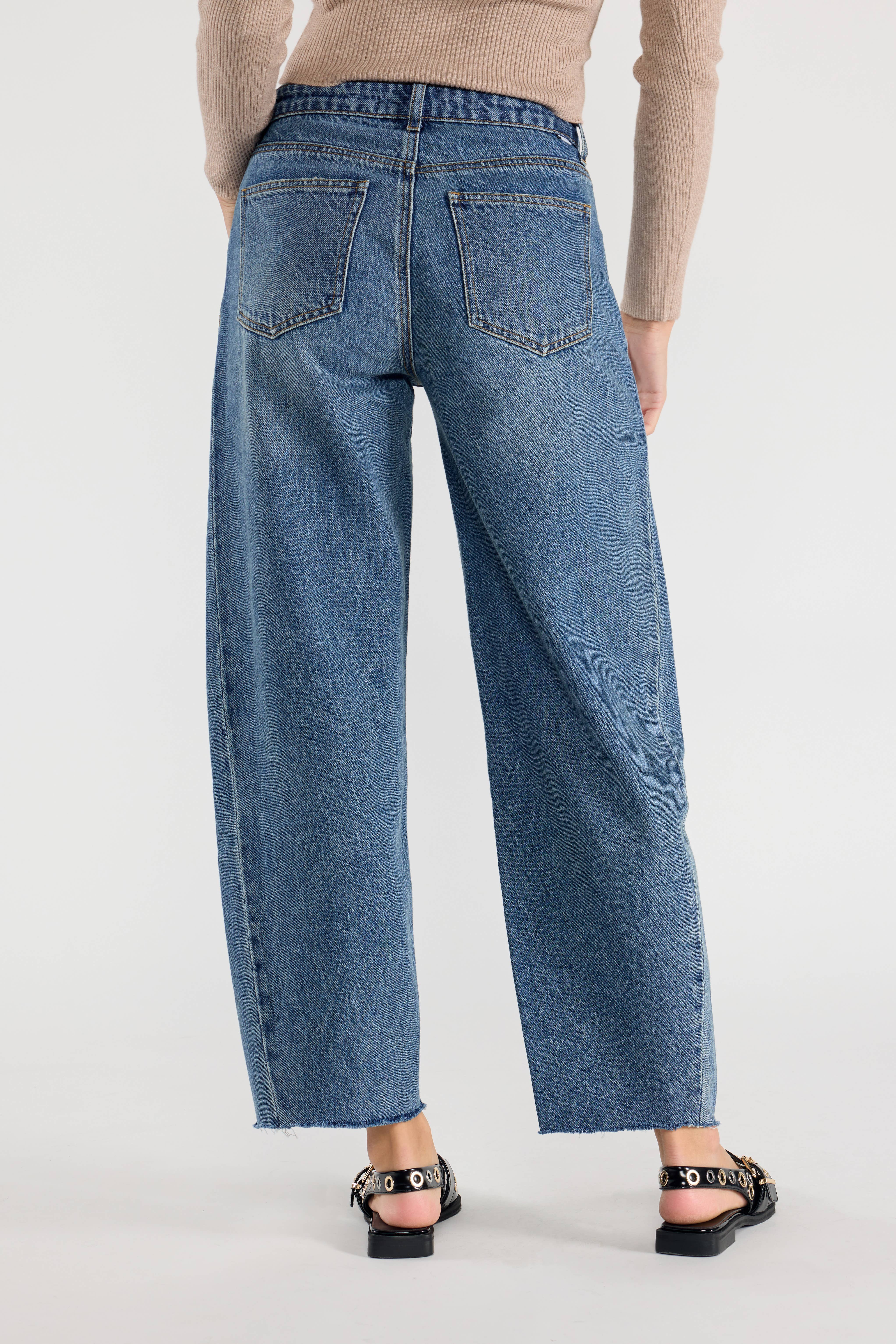 MEDIUM OPEN PACK Relaxed Barrel Jeans with Side Panel XP7013 for wholesale on Faire7