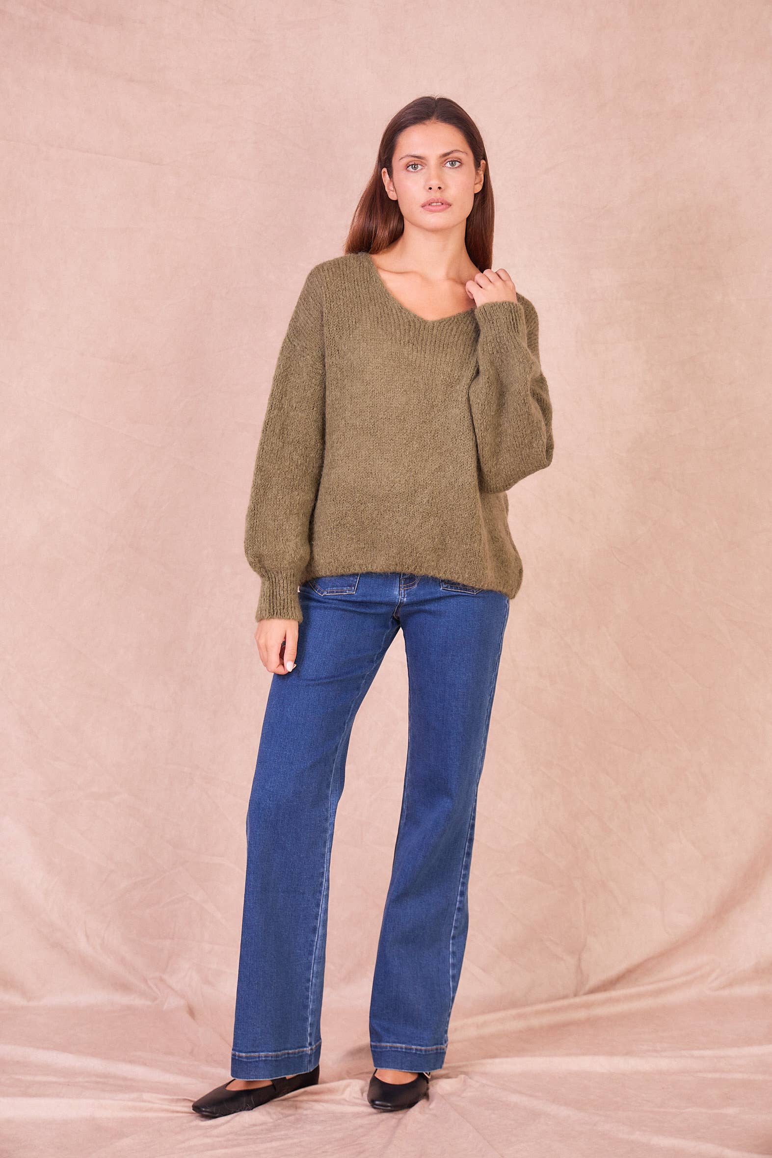 Calie Paris – wholesale Knitted jumper – Women′s – Oversized V-Neck Sweater21