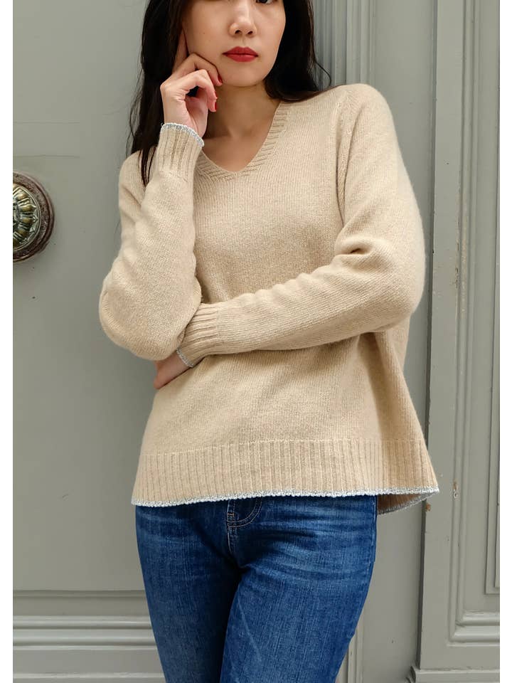 JULIA PARIS - Wholesale Knit Sweater - Women's - V-neck sweater in a wool and cashmere blend1