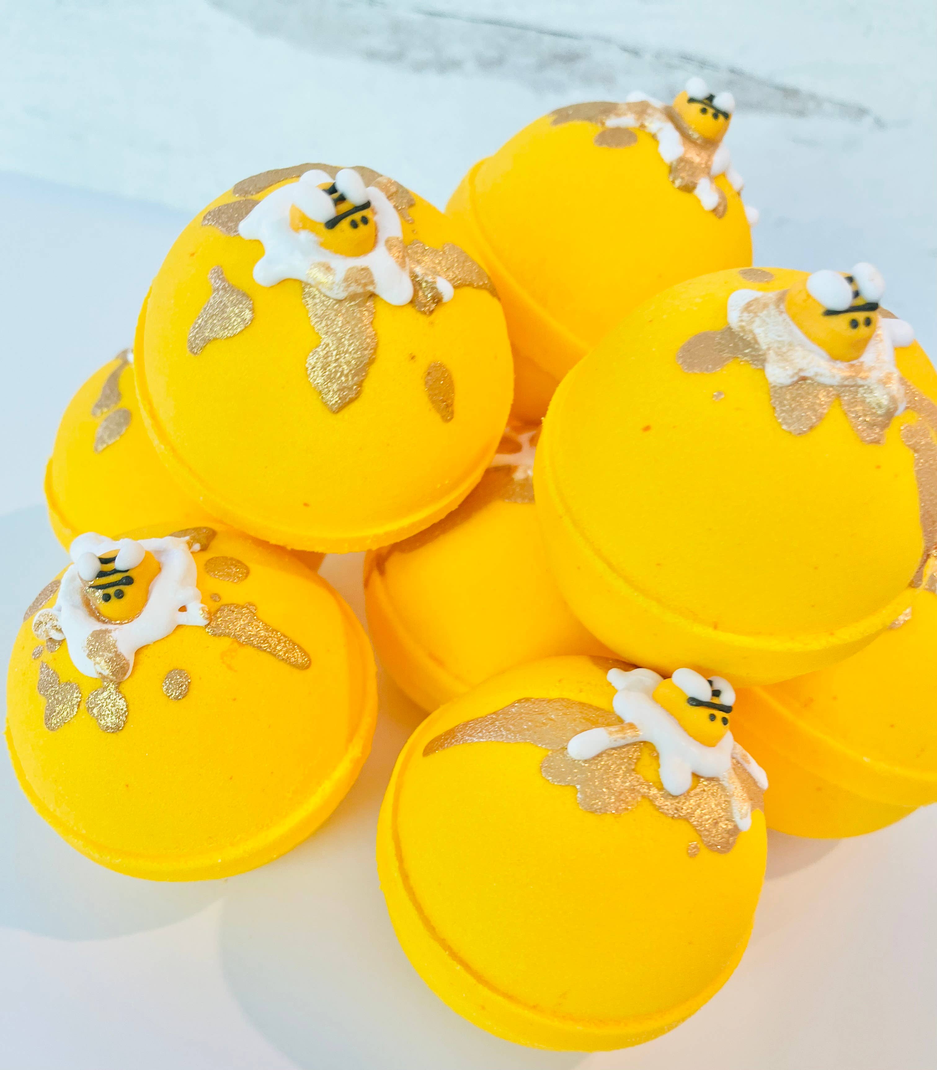 The Burlap Barn Company - Wholesale Bath Bomb/Fizz - Honeybee Bath Bomb, Honeybee Vibes Bath Bomb1