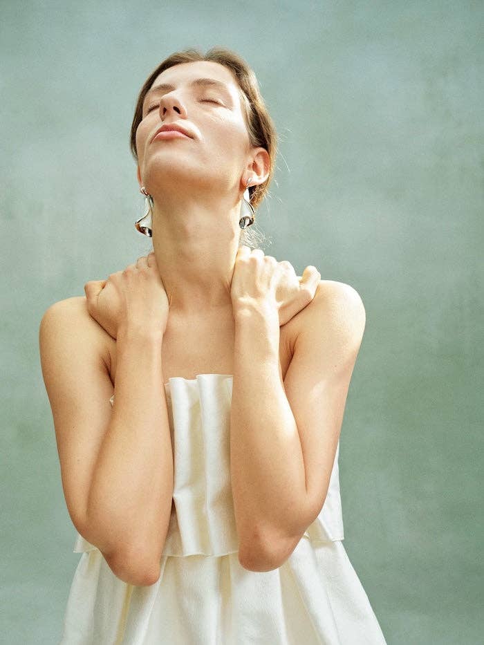 LanLivia - Vendita all'ingrosso Orecchini pendenti - Orecchini a Fiore di Calla Lily Sofisticati6